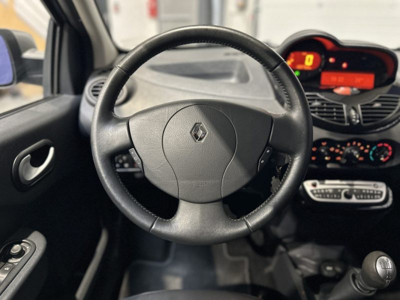 RENAULT TWINGO II 1.2 16v 75ch Night And Day - Distri OK