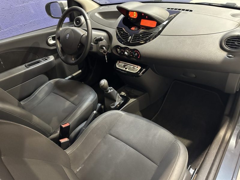 RENAULT TWINGO II 1.2 16v 75ch Night And Day - Distri OK