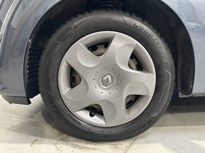 RENAULT TWINGO II 1.2 16v 75ch Night And Day - Distri OK