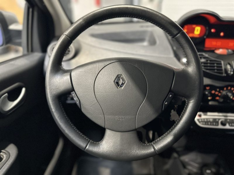 RENAULT TWINGO II 1.2 16v 75ch Night And Day - Distri OK