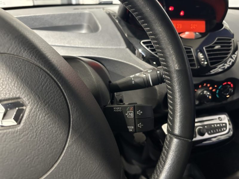 RENAULT TWINGO II 1.2 16v 75ch Night And Day - Distri OK