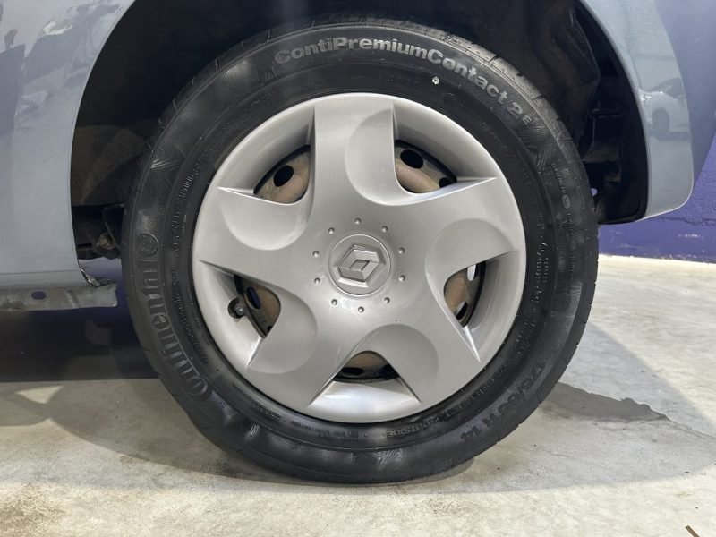 RENAULT TWINGO II 1.2 16v 75ch Night And Day - Distri OK