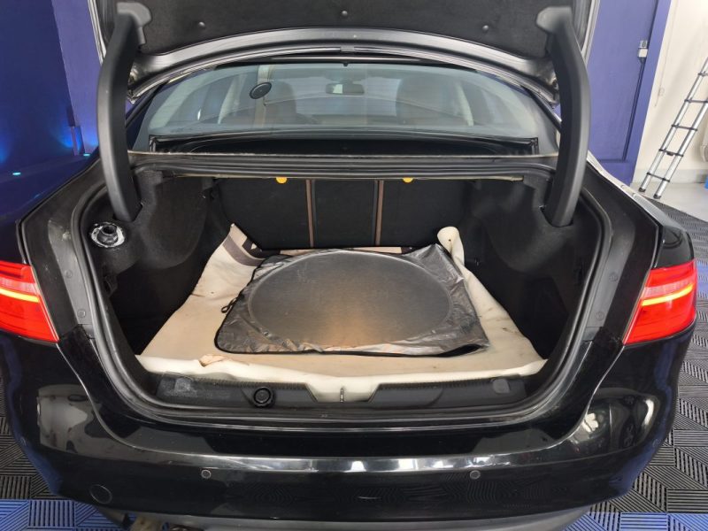 JAGUAR JAGUAR XE 2.0 180 Cv PORTFOLIO - CAMERA AVANT ET ARRIERE - GPS - CUIR - CARPLAY - AUDIO MERIDIAN  2015