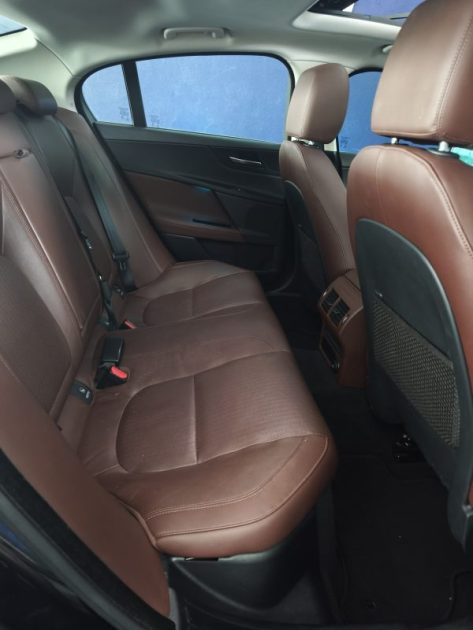 JAGUAR JAGUAR XE 2.0 180 Cv PORTFOLIO - CAMERA AVANT ET ARRIERE - GPS - CUIR - CARPLAY - AUDIO MERIDIAN  2015