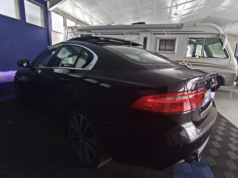 JAGUAR JAGUAR XE 2.0 180 Cv PORTFOLIO - CAMERA AVANT ET ARRIERE - GPS - CUIR - CARPLAY - AUDIO MERIDIAN  2015