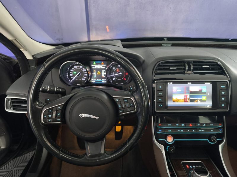 JAGUAR JAGUAR XE 2.0 180 Cv PORTFOLIO - CAMERA AVANT ET ARRIERE - GPS - CUIR - CARPLAY - AUDIO MERIDIAN  2015