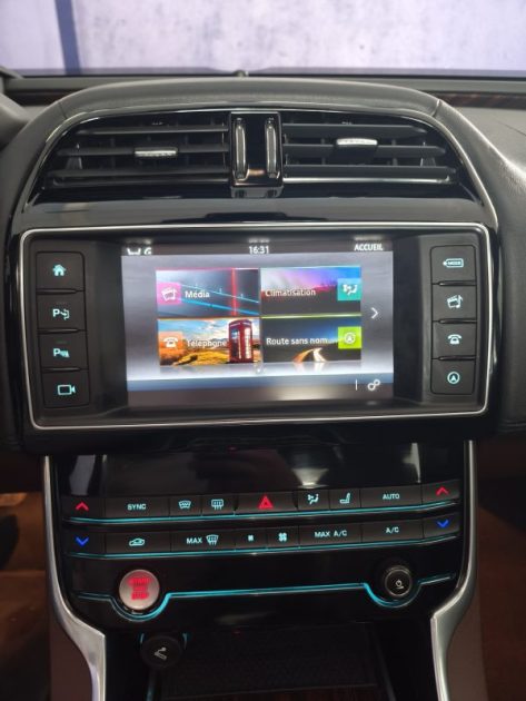 JAGUAR JAGUAR XE 2.0 180 Cv PORTFOLIO - CAMERA AVANT ET ARRIERE - GPS - CUIR - CARPLAY - AUDIO MERIDIAN  2015