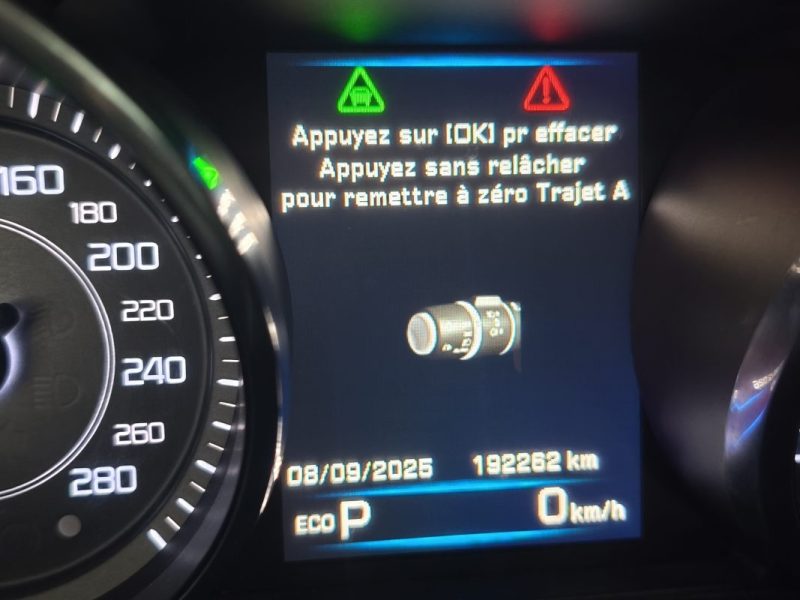 JAGUAR JAGUAR XE 2.0 180 Cv PORTFOLIO - CAMERA AVANT ET ARRIERE - GPS - CUIR - CARPLAY - AUDIO MERIDIAN  2015