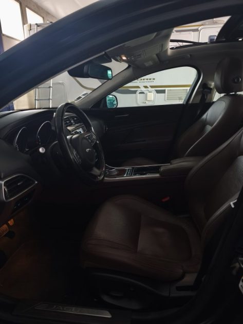 JAGUAR JAGUAR XE 2.0 180 Cv PORTFOLIO - CAMERA AVANT ET ARRIERE - GPS - CUIR - CARPLAY - AUDIO MERIDIAN  2015