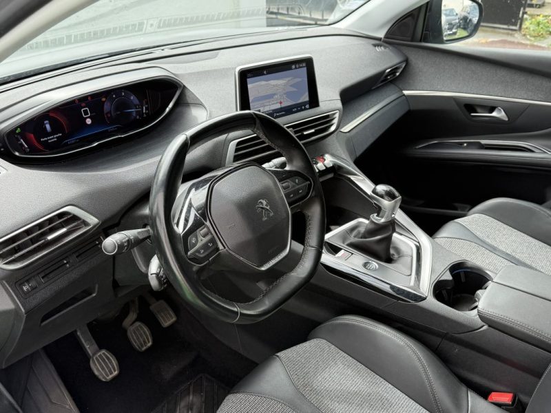 PEUGEOT 5008 2019