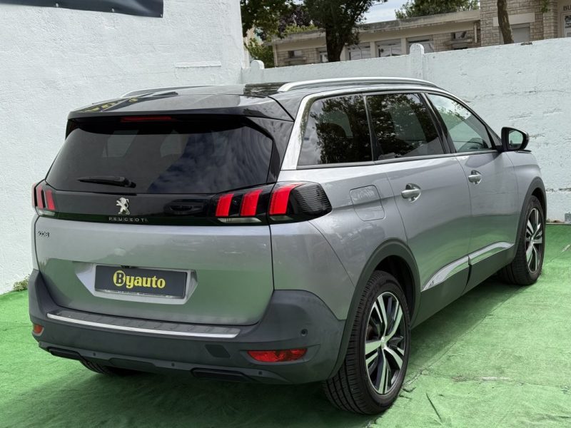 PEUGEOT 5008 2019
