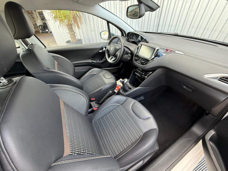 PEUGEOT 208 1.6 e-HDi allure 3p GARANTIE 12 MOIS