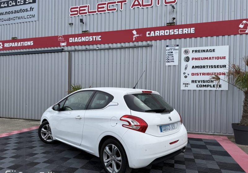 PEUGEOT 208 1.6 e-HDi allure 3p GARANTIE 12 MOIS