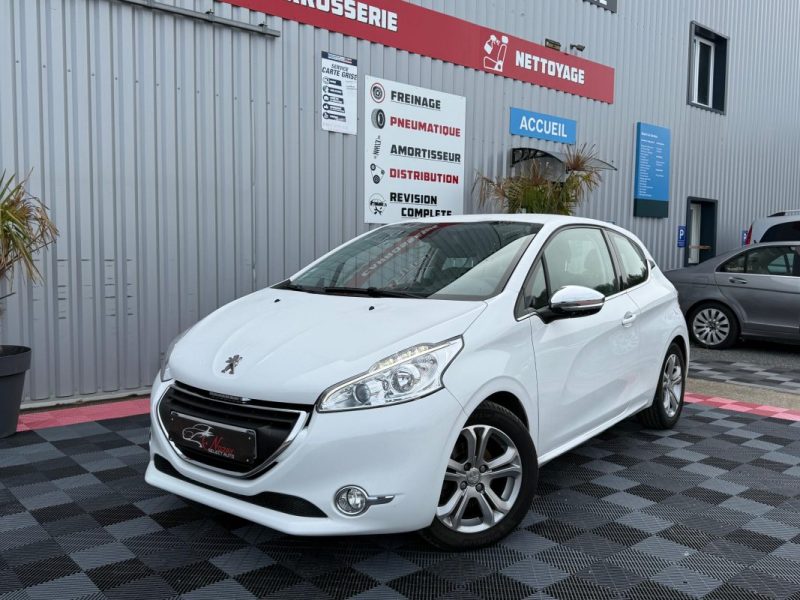PEUGEOT 208 1.6 e-HDi allure 3p GARANTIE 12 MOIS