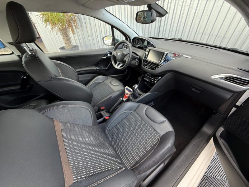 PEUGEOT 208 1.6 e-HDi allure 3p GARANTIE 12 MOIS