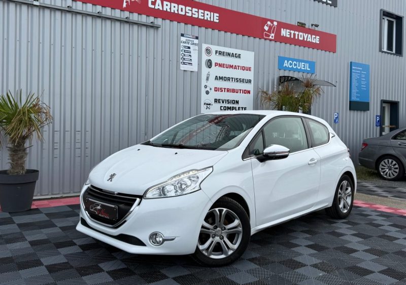 PEUGEOT 208 1.6 e-HDi allure 3p GARANTIE 12 MOIS
