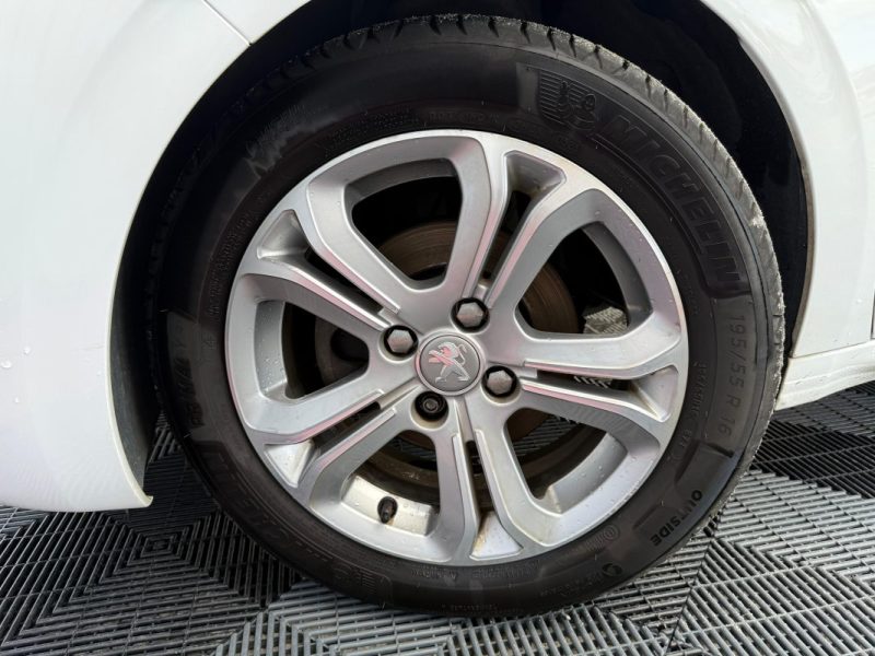 PEUGEOT 208 1.6 e-HDi allure 3p GARANTIE 12 MOIS