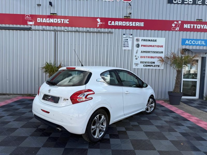 PEUGEOT 208 1.6 e-HDi allure 3p GARANTIE 12 MOIS