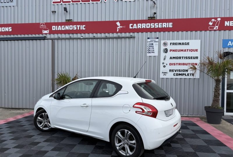 PEUGEOT 208 1.6 e-HDi allure 3p GARANTIE 12 MOIS