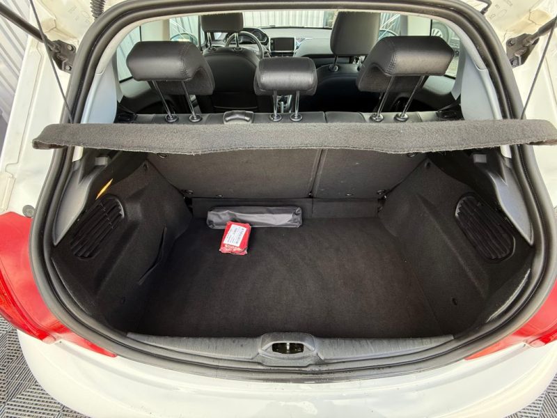 PEUGEOT 208 1.6 e-HDi allure 3p GARANTIE 12 MOIS
