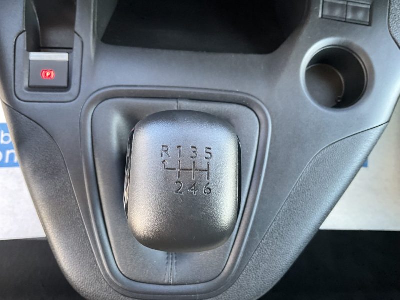 PEUGEOT PARTNER 1,5 BLUE-HDI 100 CV ASPHALTE *Caméra de recul 