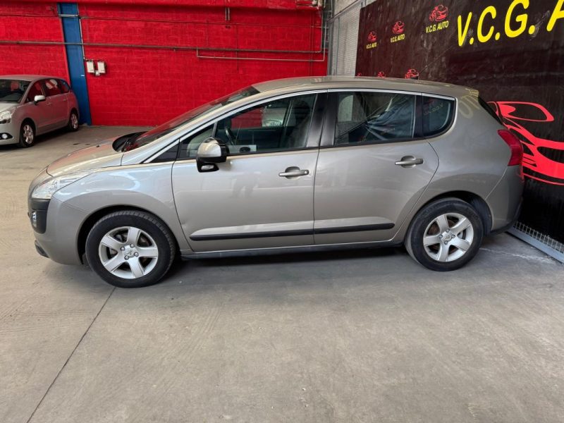 PEUGEOT 3008 1.6 HDi 112 Business Pack 