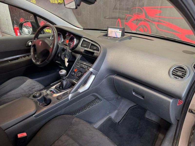 PEUGEOT 3008 1.6 HDi 112 Business Pack 