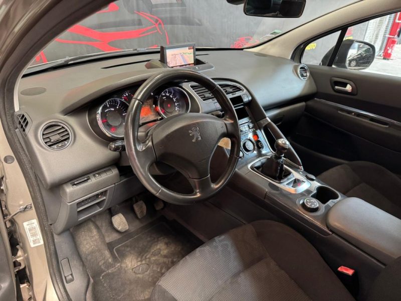 PEUGEOT 3008 1.6 HDi 112 Business Pack 