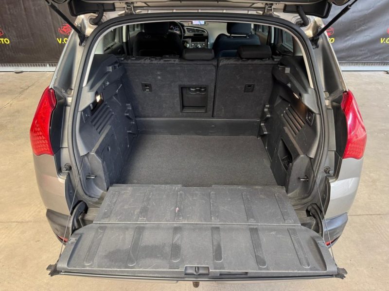 PEUGEOT 3008 1.6 HDi 112 Business Pack 