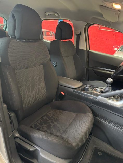 PEUGEOT 3008 1.6 HDi 112 Business Pack 