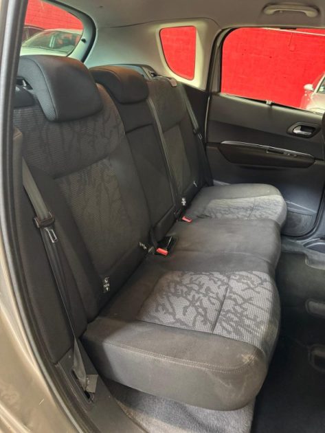 PEUGEOT 3008 1.6 HDi 112 Business Pack 