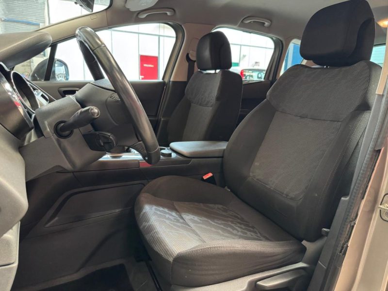 PEUGEOT 3008 1.6 HDi 112 Business Pack 