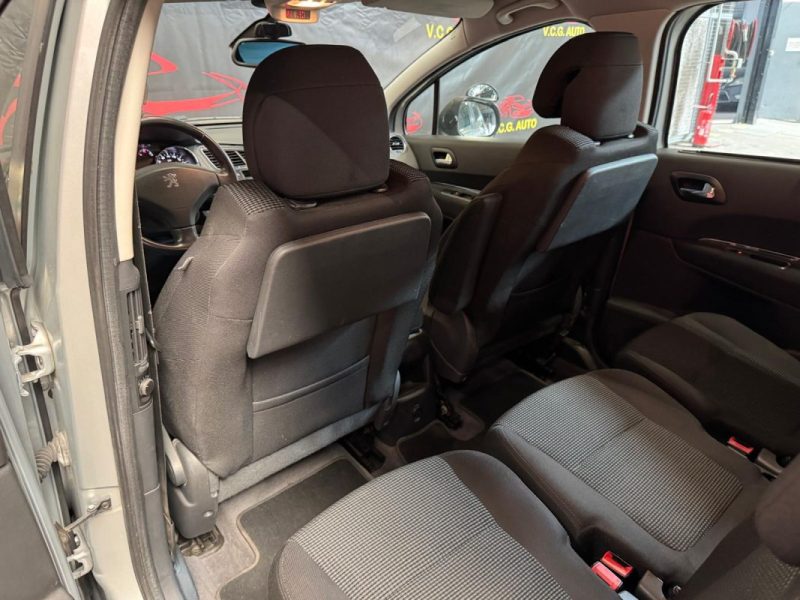 PEUGEOT 5008 1.6 HDi 112 Premium 7pl 