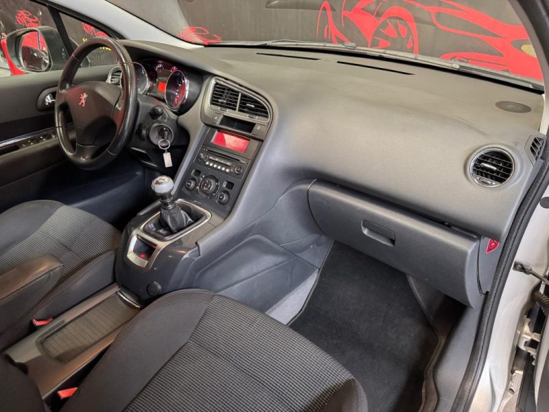 PEUGEOT 5008 1.6 HDi 112 Premium 7pl 