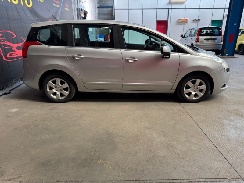 PEUGEOT 5008 1.6 HDi 112 Premium 7pl 