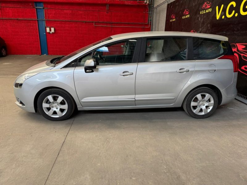 PEUGEOT 5008 1.6 HDi 112 Premium 7pl 