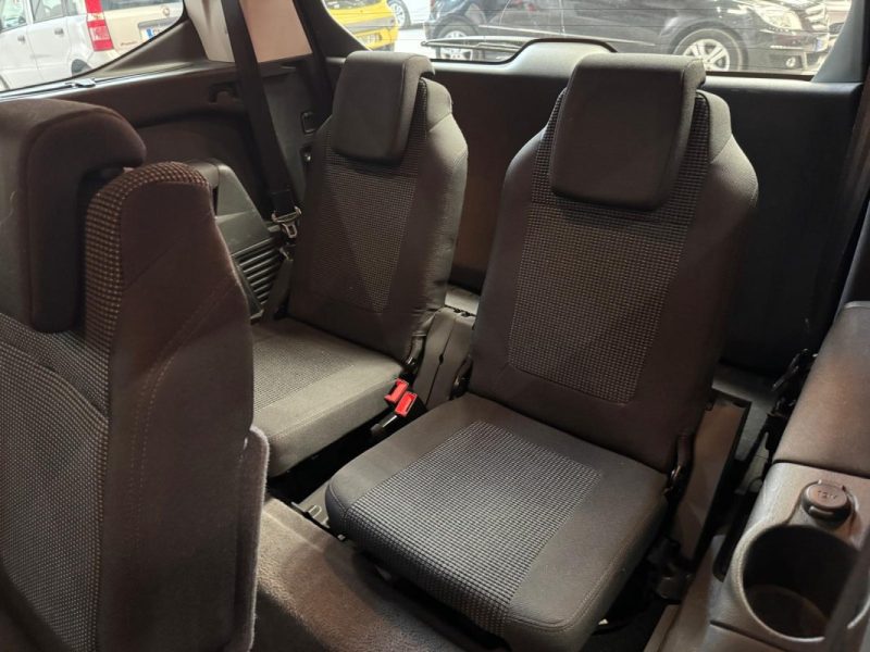 PEUGEOT 5008 1.6 HDi 112 Premium 7pl 