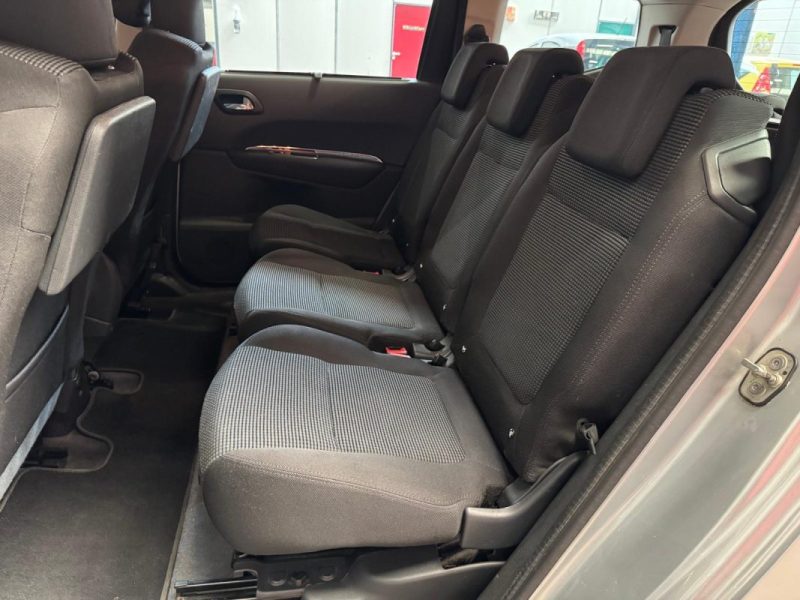 PEUGEOT 5008 1.6 HDi 112 Premium 7pl 