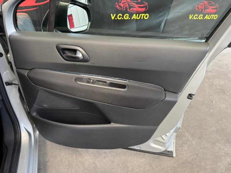 PEUGEOT 5008 1.6 HDi 112 Premium 7pl 