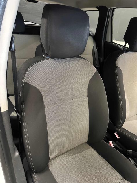 DACIA DUSTER 1.5 dCi 90ch Lauréate 4X2 boite 6