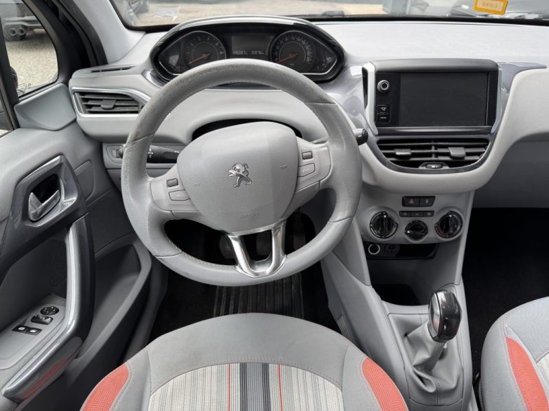 PEUGEOT 208 2013