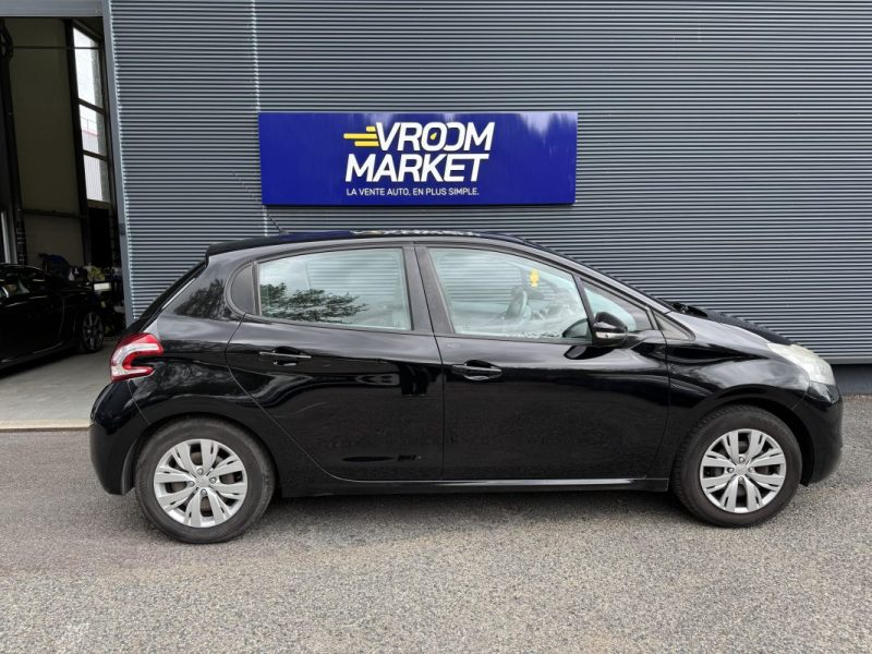 PEUGEOT 208 2013