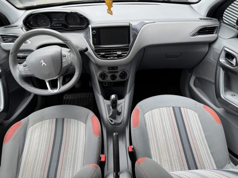 PEUGEOT 208 2013