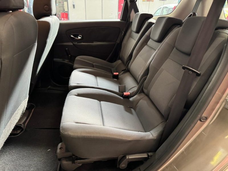 RENAULT MEGANE SCENIC 1.5 dCi 110ch Authentique 7pl 