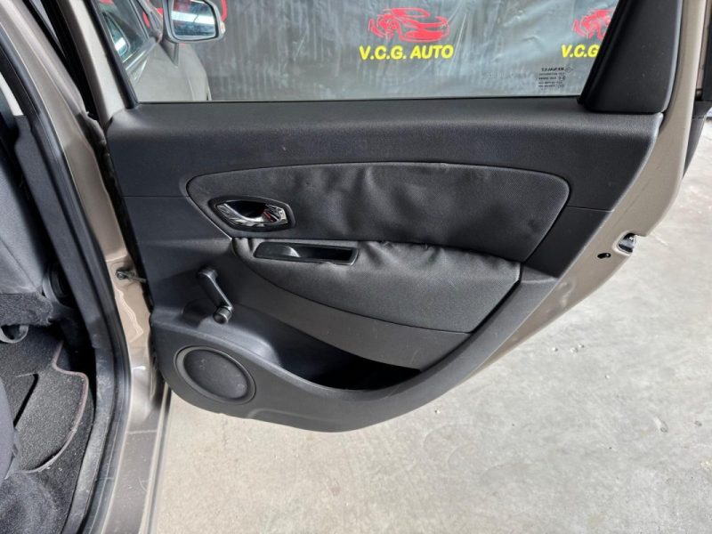 RENAULT MEGANE SCENIC 1.5 dCi 110ch Authentique 7pl 