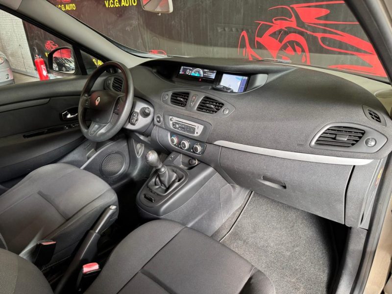 RENAULT MEGANE SCENIC 1.5 dCi 110ch Authentique 7pl 