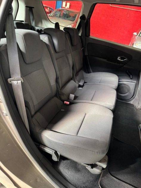 RENAULT MEGANE SCENIC 1.5 dCi 110ch Authentique 7pl 