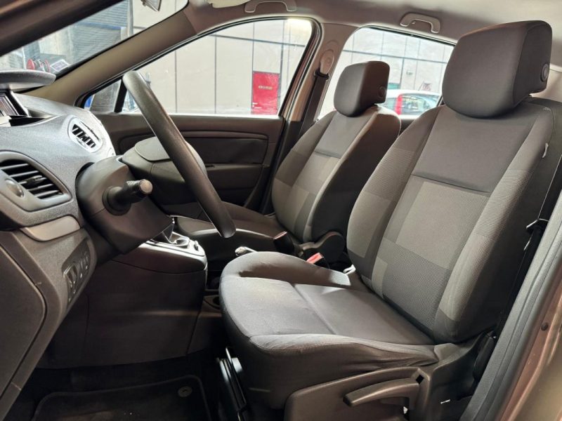 RENAULT MEGANE SCENIC 1.5 dCi 110ch Authentique 7pl 