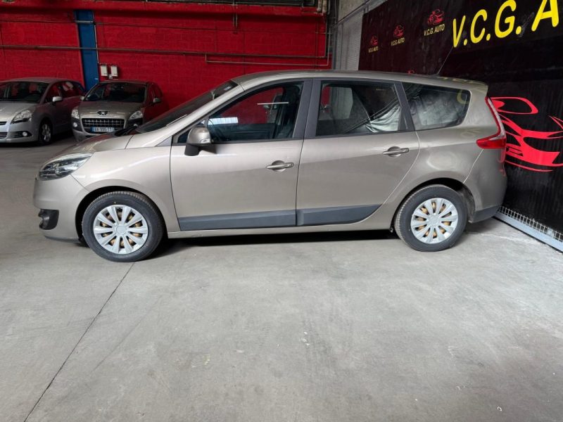 RENAULT MEGANE SCENIC 1.5 dCi 110ch Authentique 7pl 