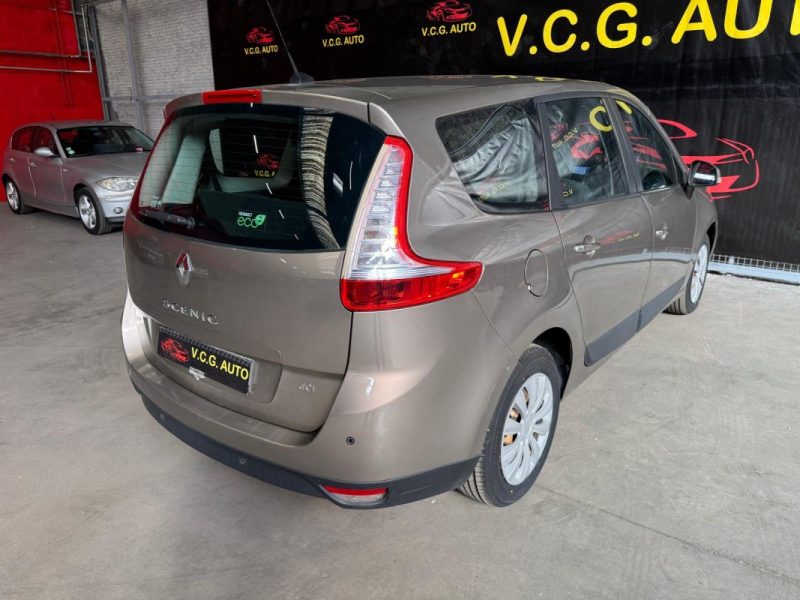 RENAULT MEGANE SCENIC 1.5 dCi 110ch Authentique 7pl 